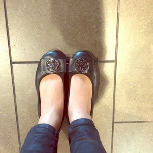 Gently used 100% leather flat